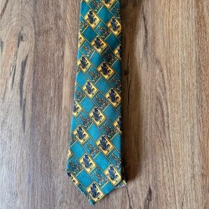 BSL Celtic Tie Collection Ireland Stylish Patterned Men's Tie in Green and Gold